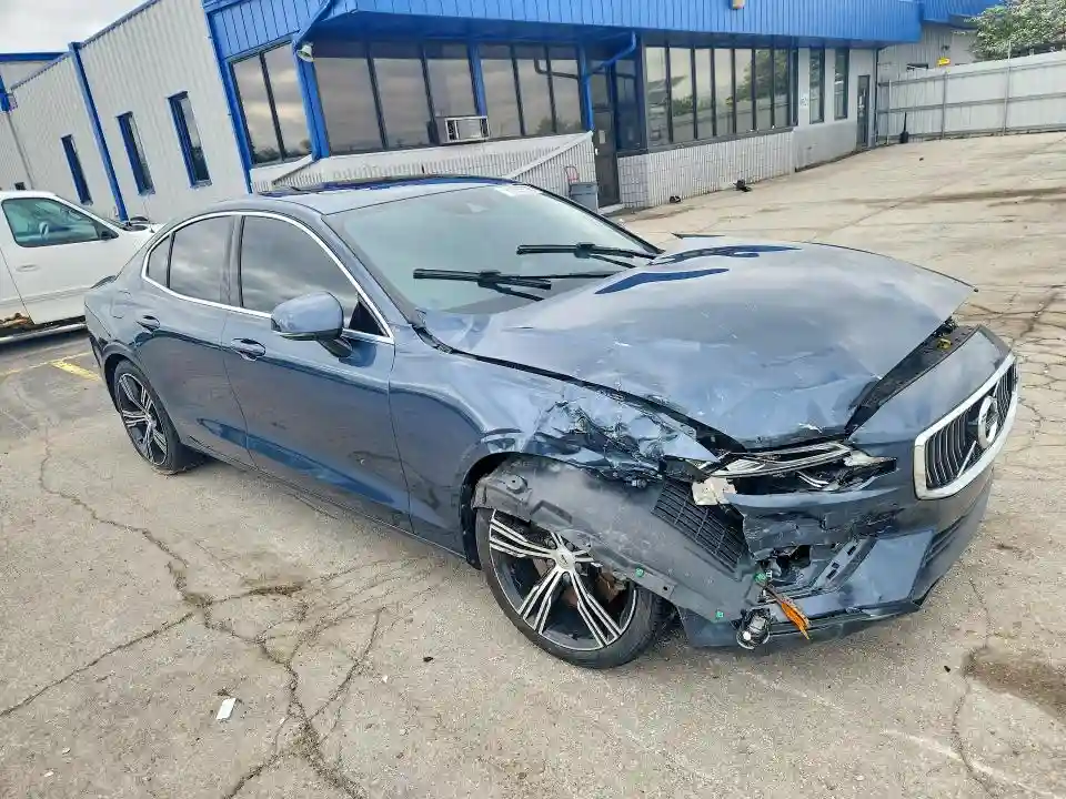 7JRA22TL9KG013096 2019 VOLVO S60-3
