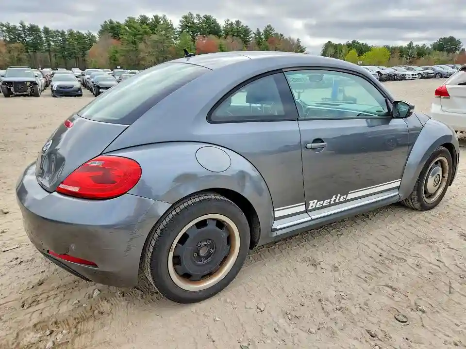 3VWHP7AT5CM622155 2012 VOLKSWAGEN BEETLE-2