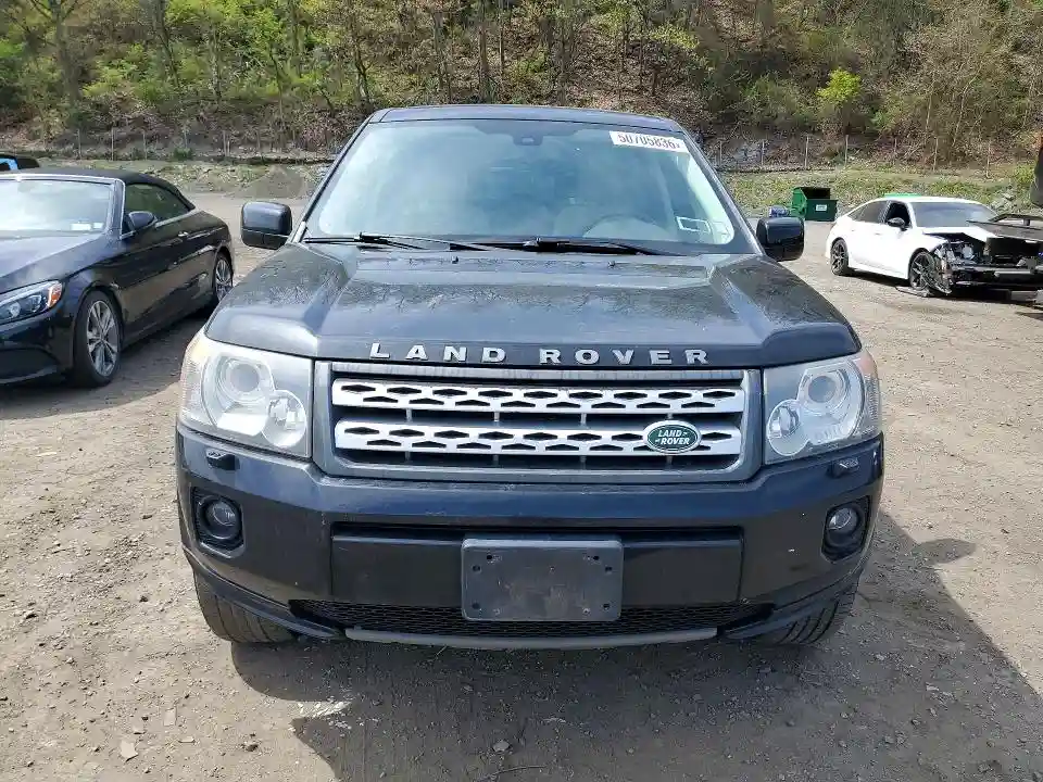 SALFR2BN7BH246836 2011 LAND ROVER LR2-4