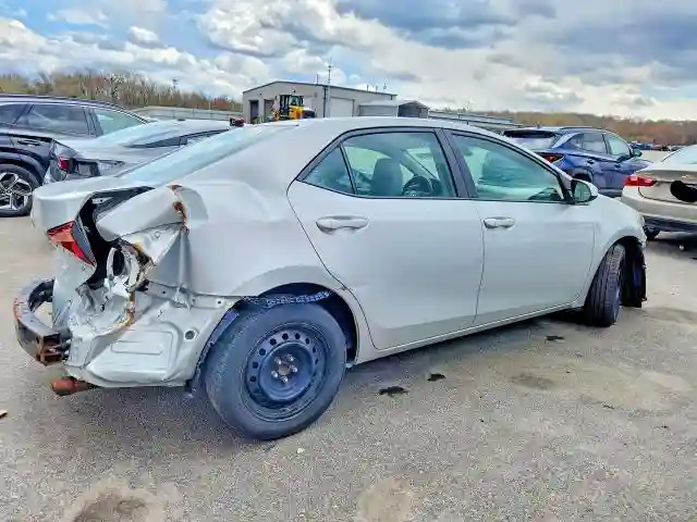 2T1BURHE4JC071047 2018 TOYOTA COROLLA-2