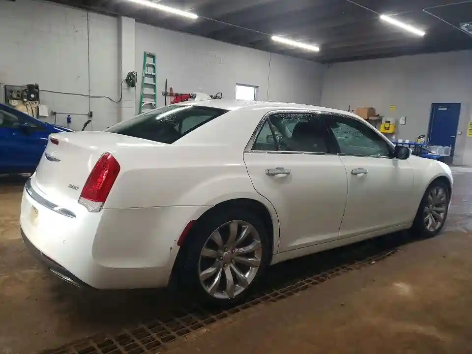 2C3CCAEG0JH319819 2018 CHRYSLER 300-2