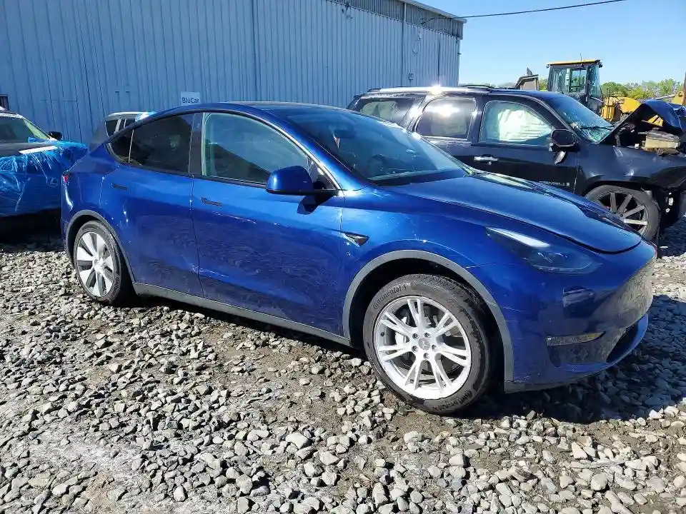 7SAYGAEE0PF774434 2023 TESLA MODEL Y-3