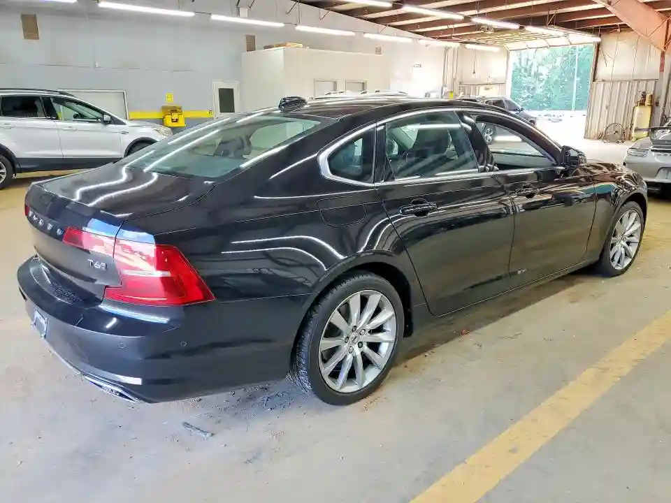 YV1A22MK2H1004508 2017 VOLVO S90-2