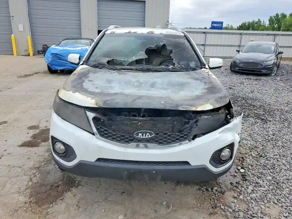5XYKT3A11BG164203 2011 KIA SORENTO-4