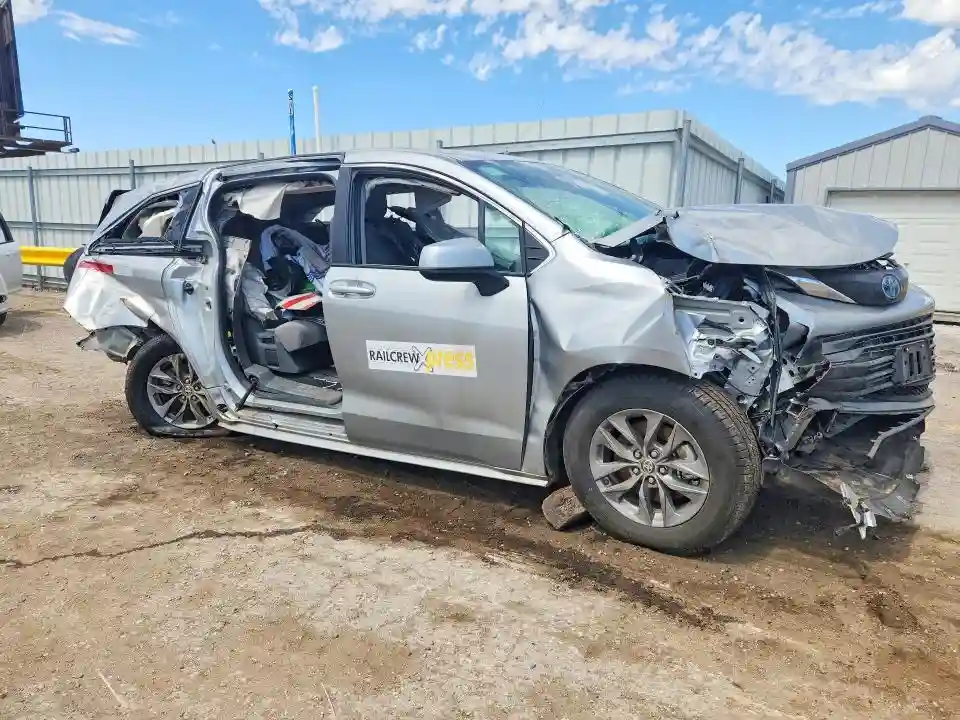 5TDKSKFC3RS140361 2024 TOYOTA SIENNA-3