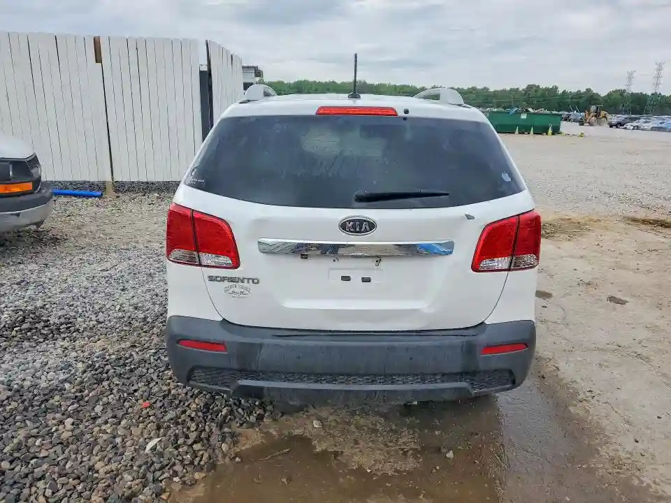 5XYKT3A11BG164203 2011 KIA SORENTO-5