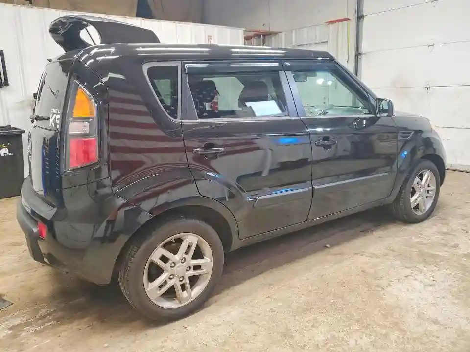 KNDJT2A20B7733005 2011 KIA SOUL-2