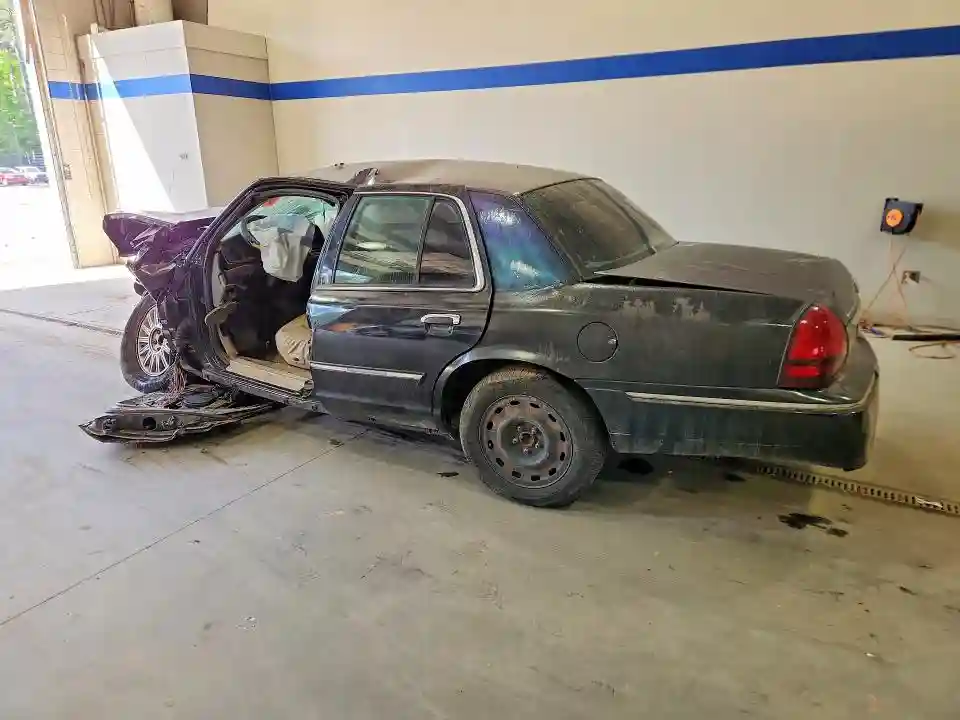 2MEBM7FV0AX628134 2010 MERCURY GRMARQUIS-1