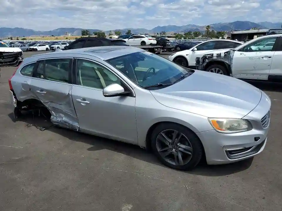 YV140MEB9F1190669 2015 VOLVO V60-3