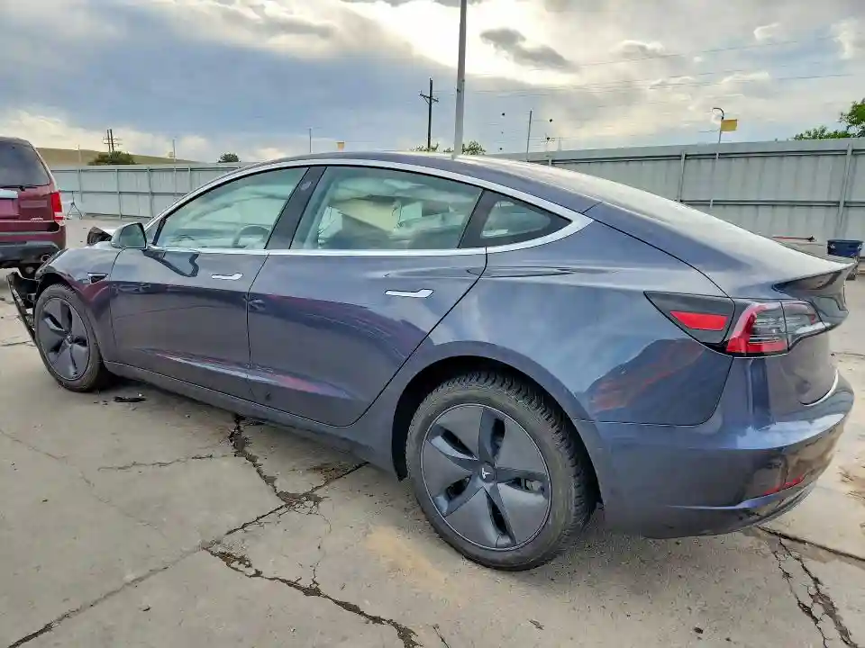 5YJ3E1EA8JF051769 2018 TESLA MODEL 3-1