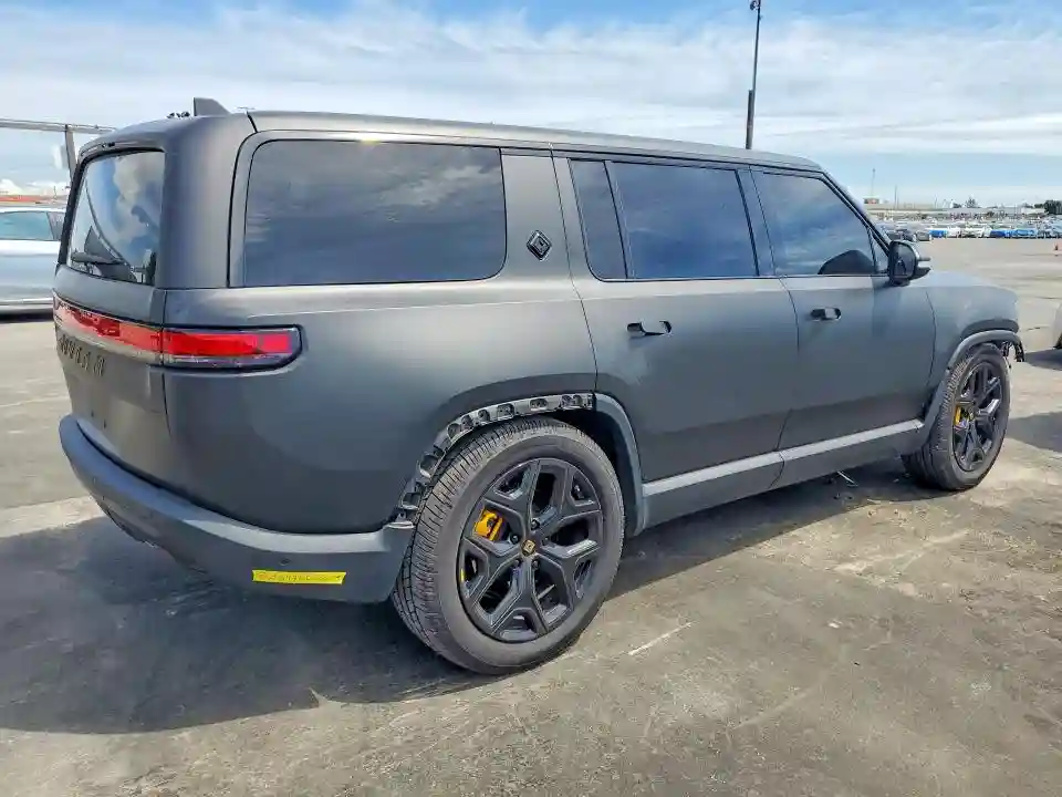 7PDSGABA1PN028086 2023 RIVIAN RIS-2
