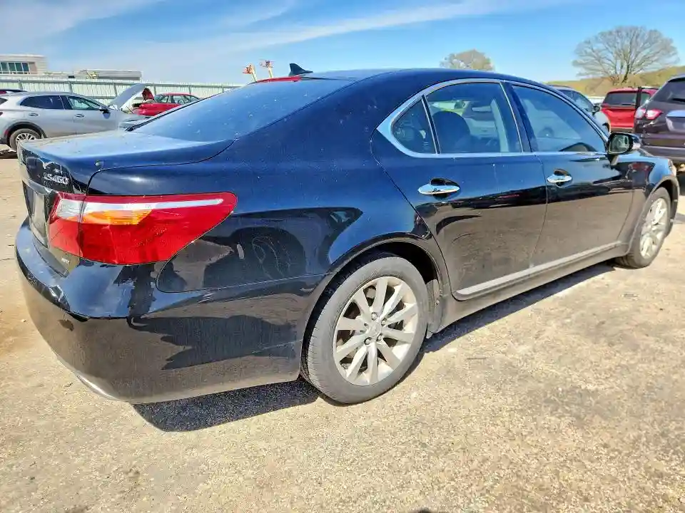 JTHCL5EF4B5011165 2011 LEXUS LS460-2