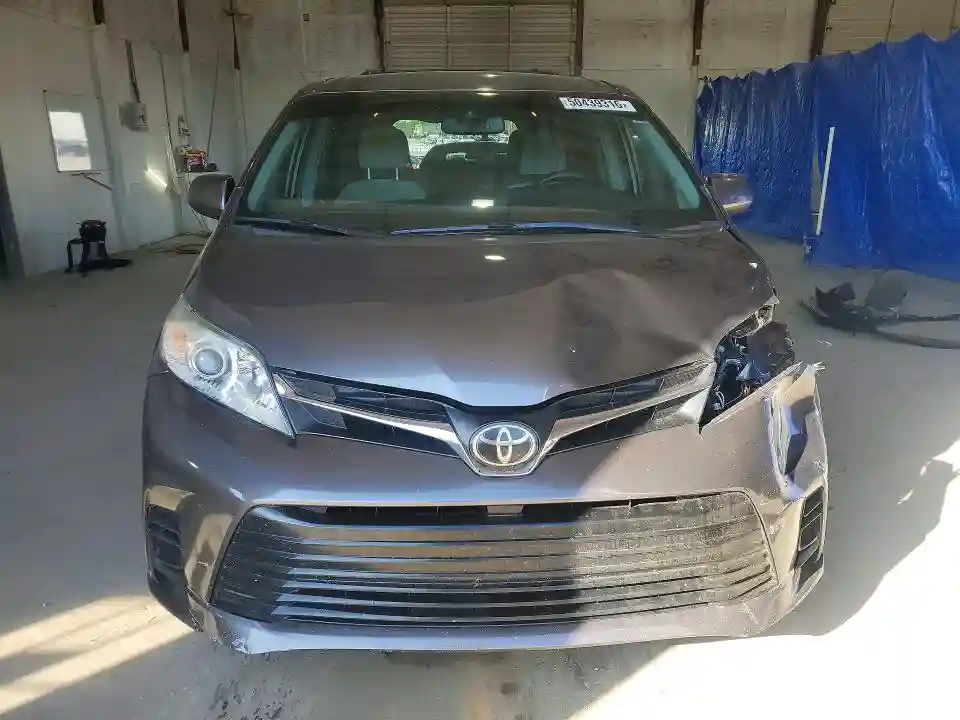 5TDKZ3DC0JS954461 2018 TOYOTA SIENNA-4
