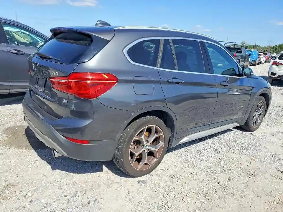 WBXHT3C3XJ5K23316 2018 BMW X1-2