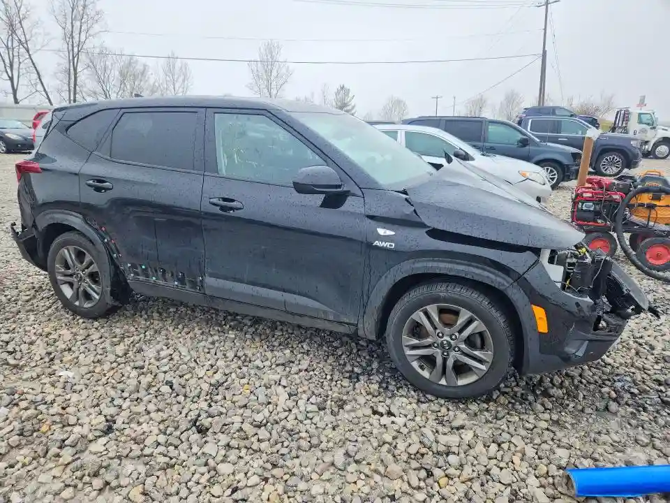 KNDEPCAA2M7111138 2021 KIA SELTOS-3