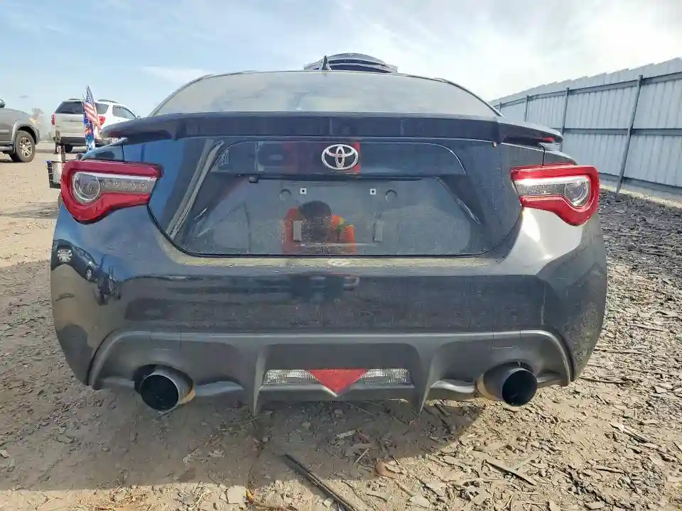 JF1ZNAA16H8703787 2017 TOYOTA 86-5