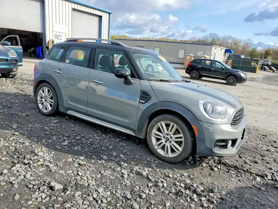 WMZYV5C37H3C02340 2017 MINI COOPER-3
