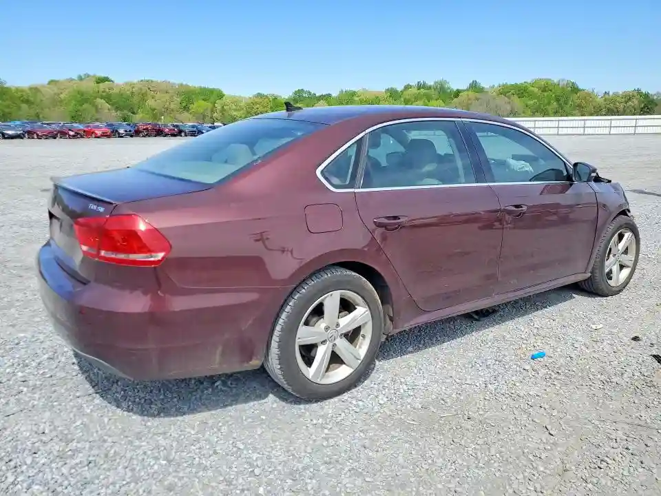 1VWBN7A3XDC047498 2013 VOLKSWAGEN PASSAT-2