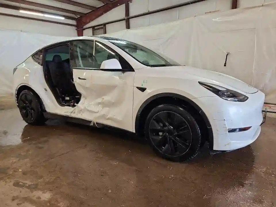7SAYGDEEXRA307412 2024 TESLA MODEL Y-3