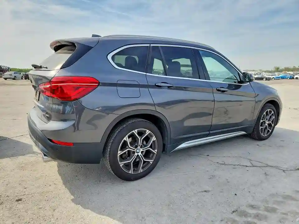 WBXJG9C02M5T03406 2021 BMW X1-2