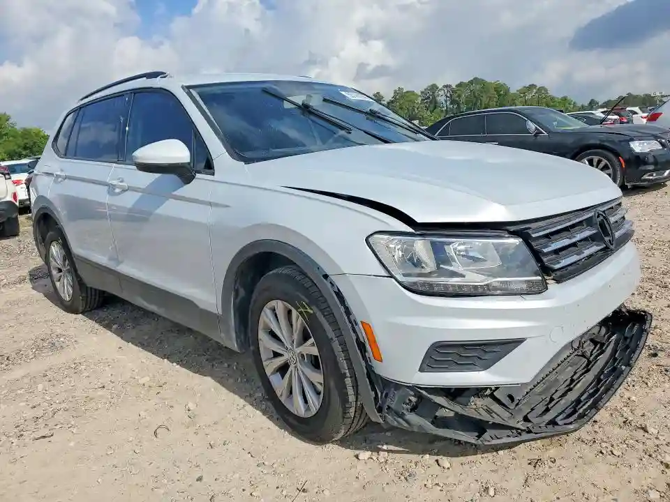 3VV0B7AX8JM104105 2018 VOLKSWAGEN TIGUAN-3