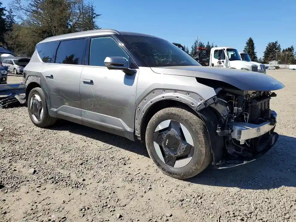 KNDAFFS50R6050891 2024 KIA ALL OTHER-3