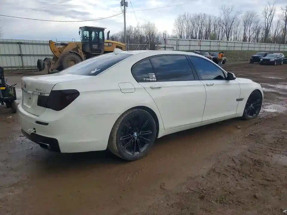 WBAYE8C59ED135551 2014 BMW 7 SERIES-2