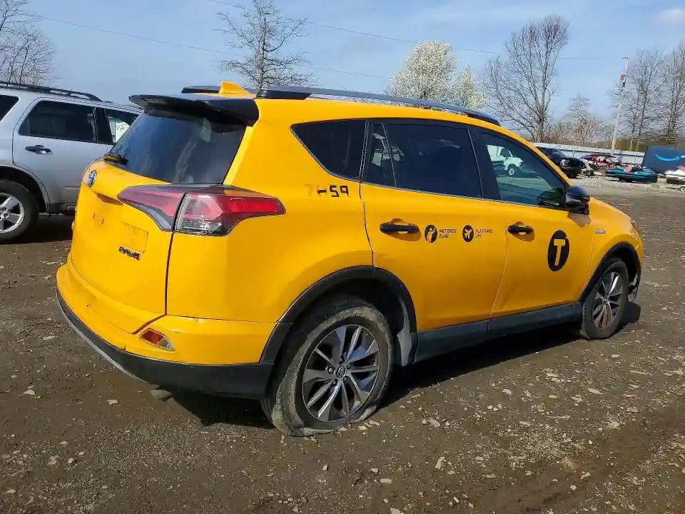 JTMRJREVXHD073426 2017 TOYOTA RAV4-2
