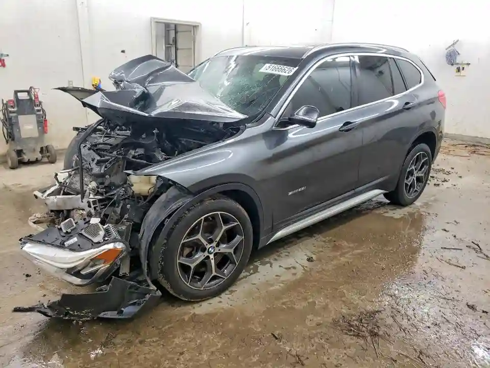 WBXHU7C38HP924729 2017 BMW X1-0