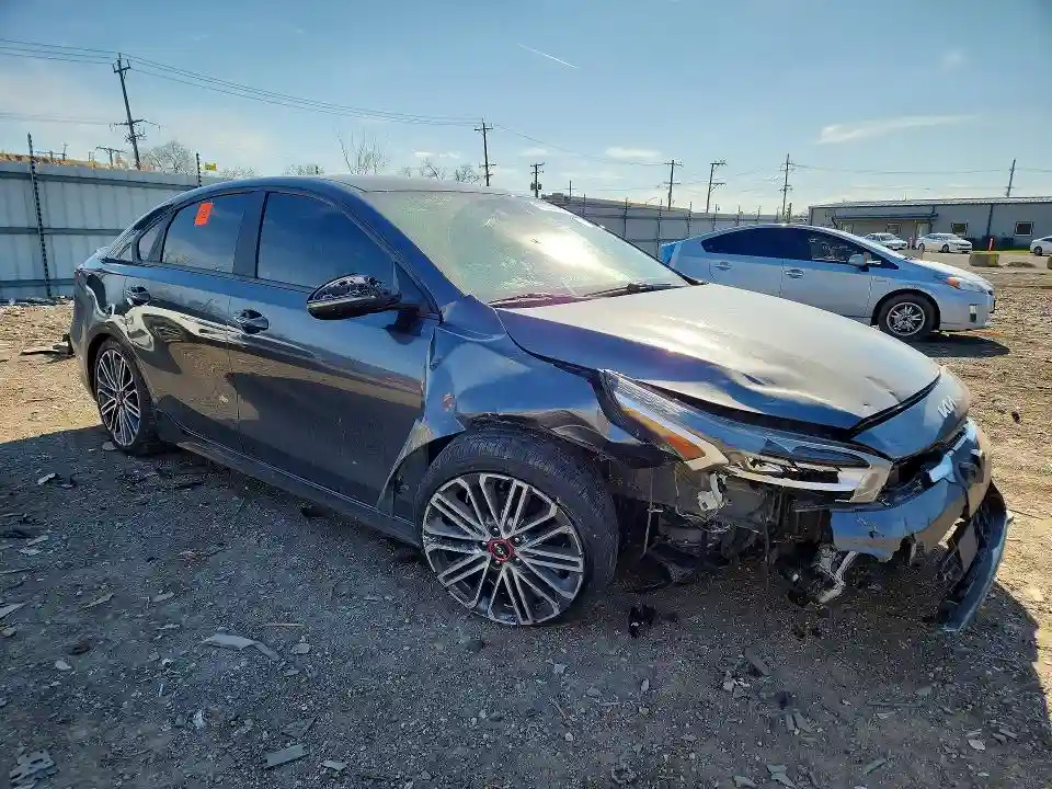 3KPF44AC2NE435647 2022 KIA FORTE-3