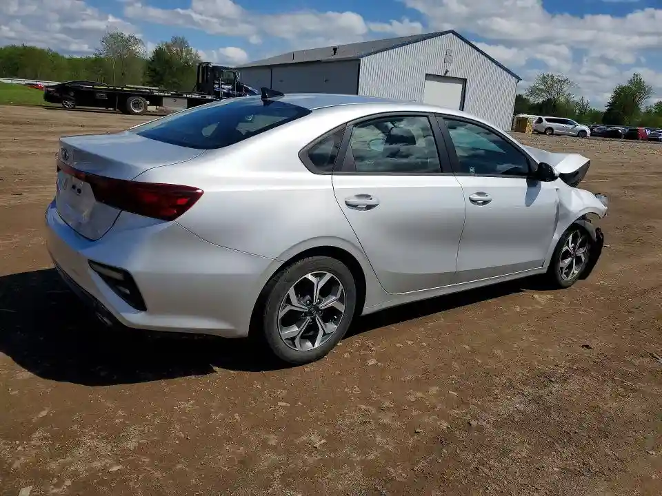 3KPF24AD8ME391120 2021 KIA FORTE-2