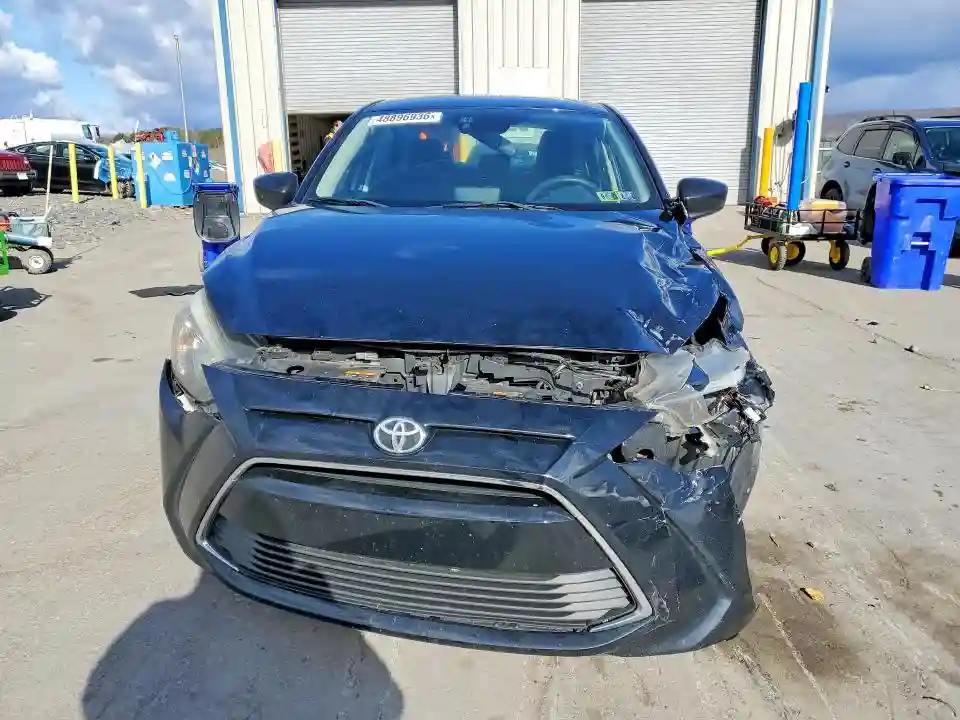 3MYDLBYV2JY324547 2018 TOYOTA YARIS-4