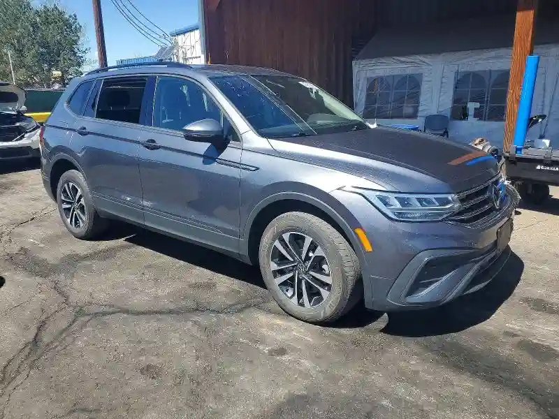 3VVFB7AX0PM103890 2023 VOLKSWAGEN TIGUAN-3