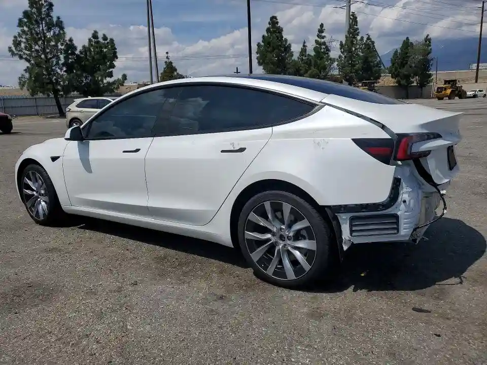5YJ3E1EA7RF752671 2024 TESLA MODEL 3-1