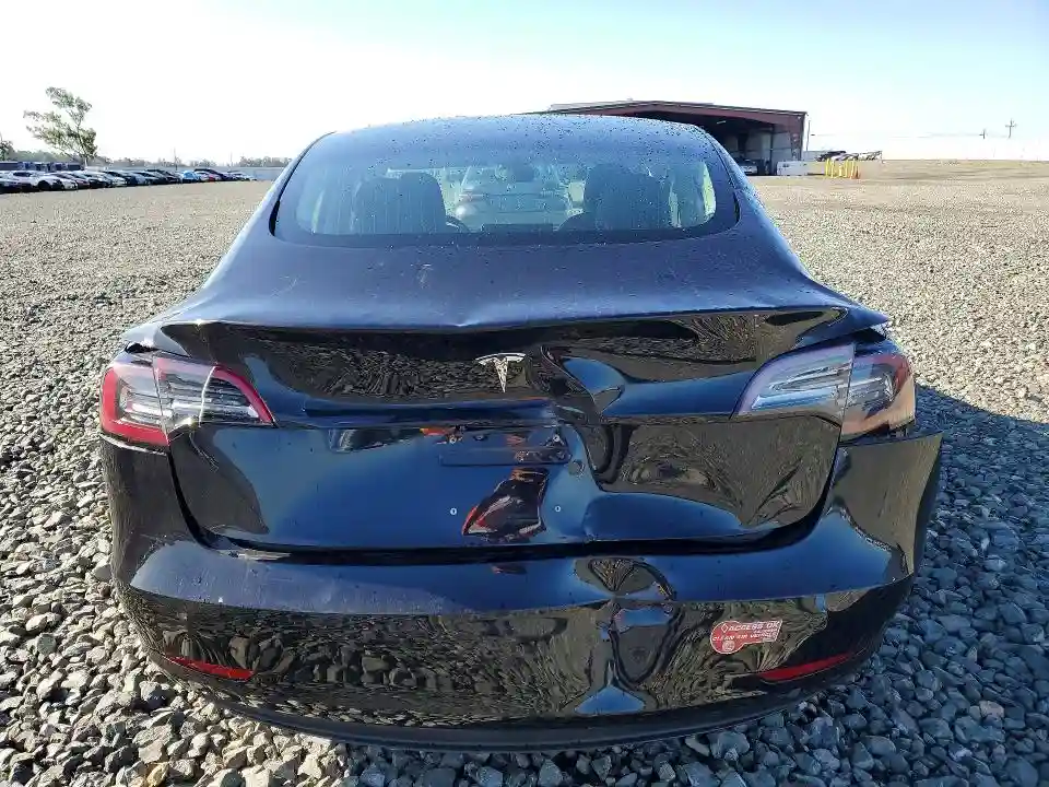 5YJ3E1EA2JF070978 2018 TESLA MODEL 3-5
