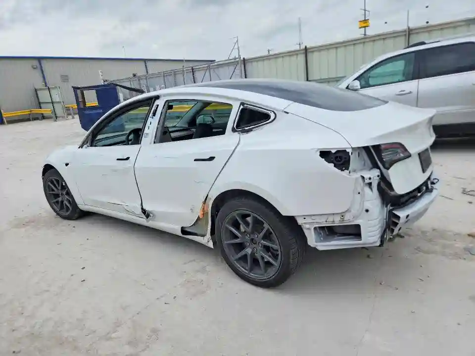 5YJ3E1EA6PF395724 2023 TESLA MODEL 3-1