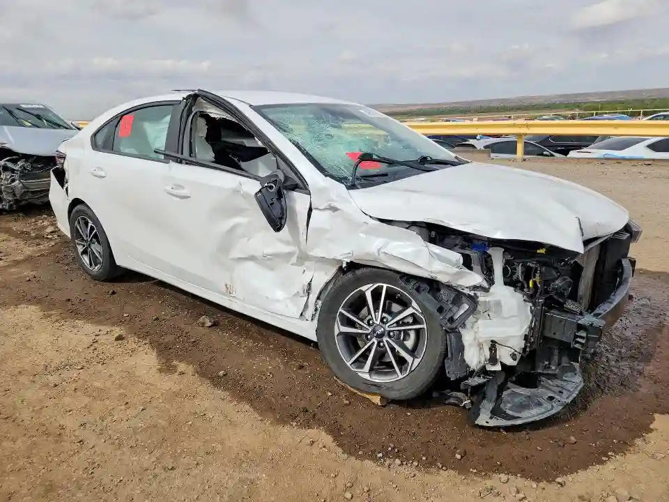 3KPF24AD7NE425369 2022 KIA FORTE-3