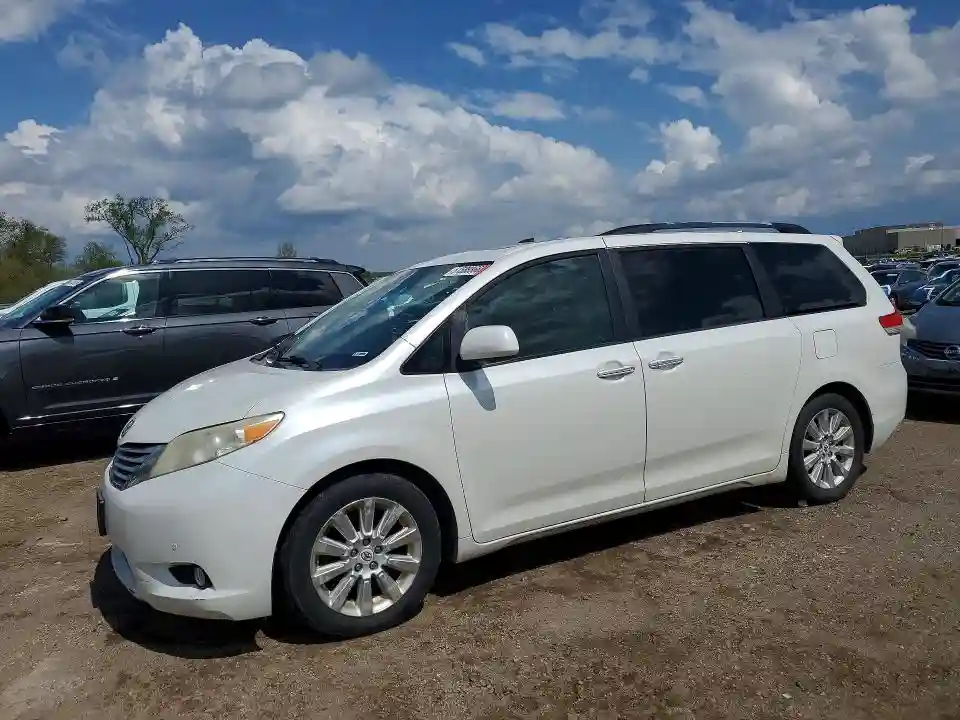5TDYK3DC2BS004747 2011 TOYOTA SIENNA-0