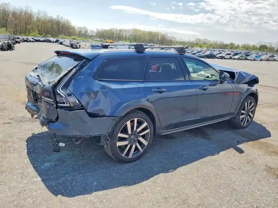 YV4062NL8S1201281 2025 VOLVO V90-2