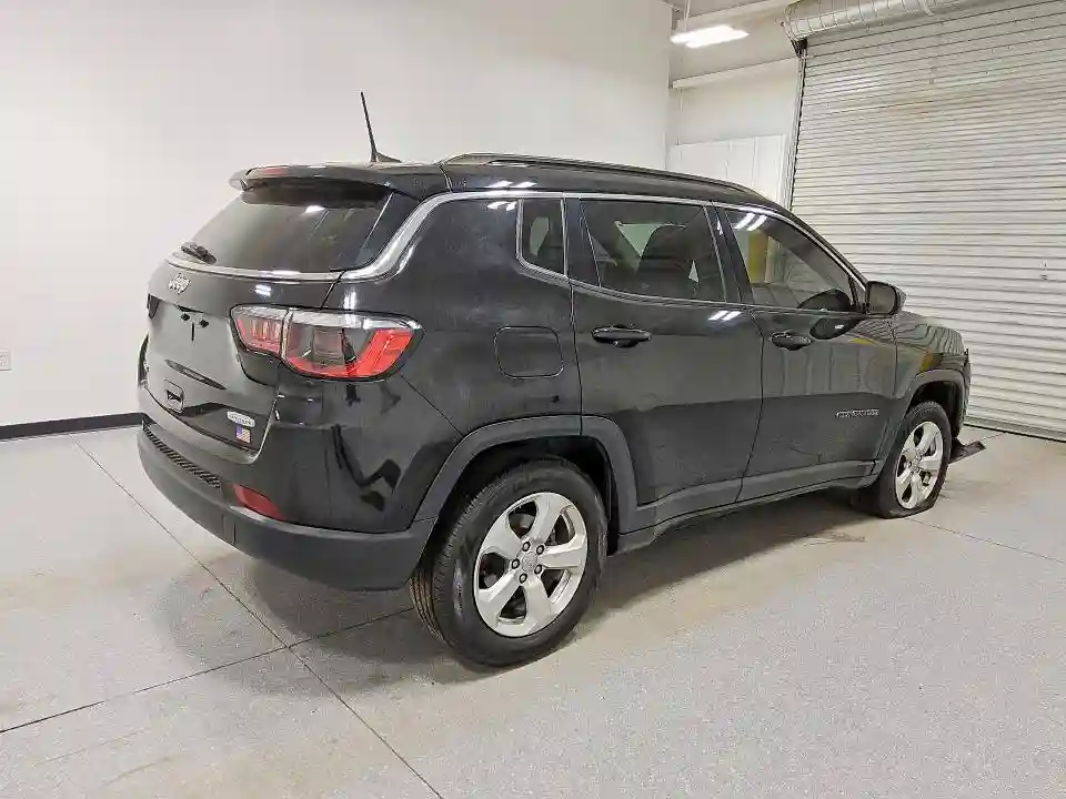 3C4NJDBB4MT579849 2021 JEEP COMPASS-2