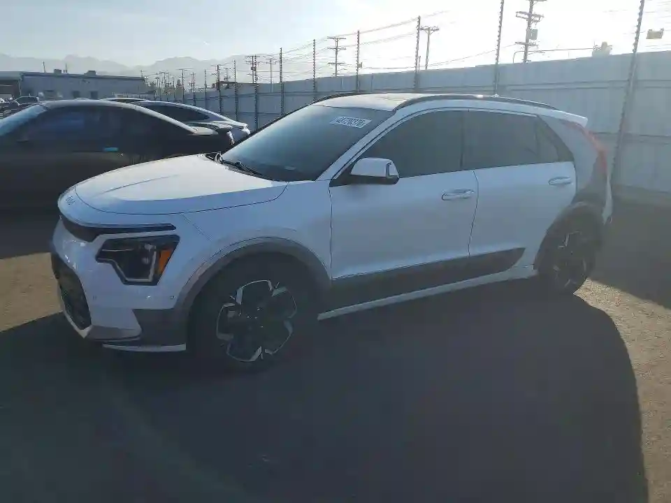 KNDCT3L16P5015447 2023 KIA-0