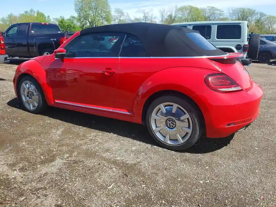 3VW5DAAT5JM505598 2018 VOLKSWAGEN BEETLE-1