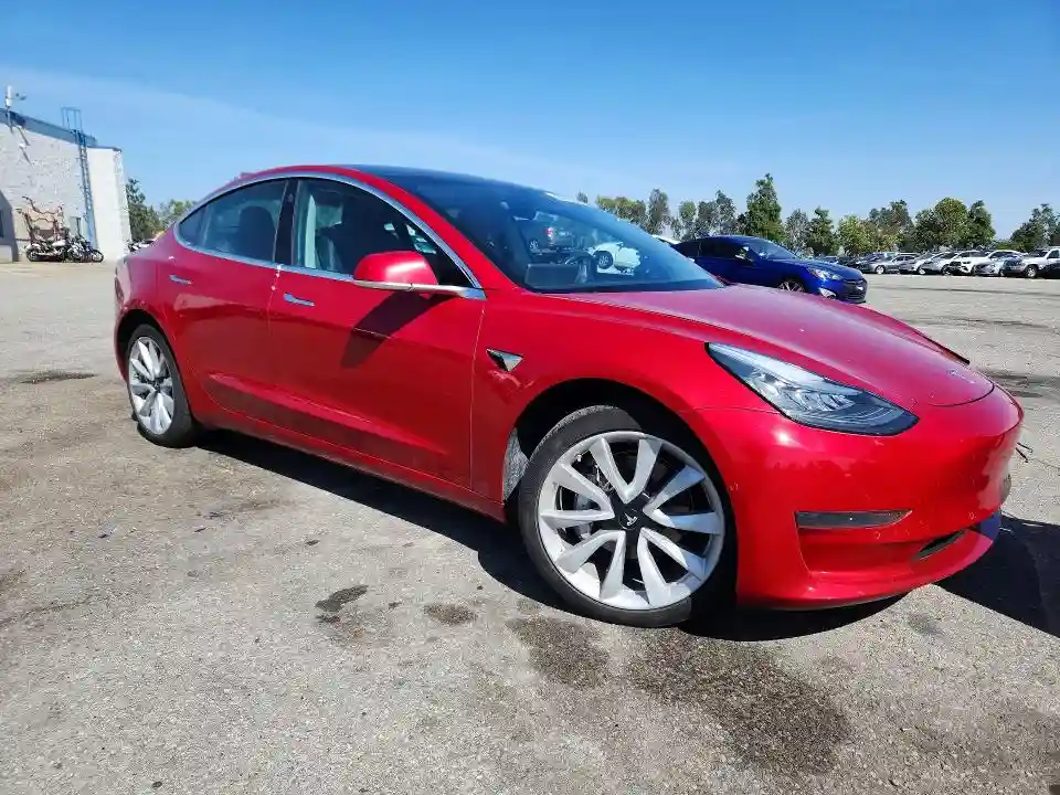 5YJ3E1EA3LF645818 2020 TESLA-3