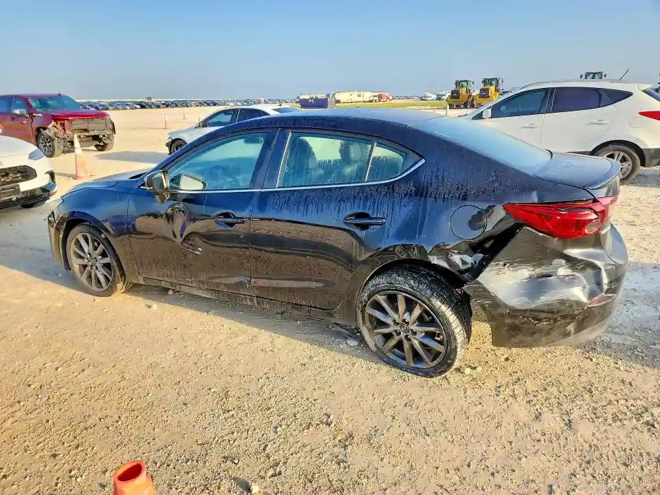 3MZBN1V38JM208240 2018 MAZDA 3-1