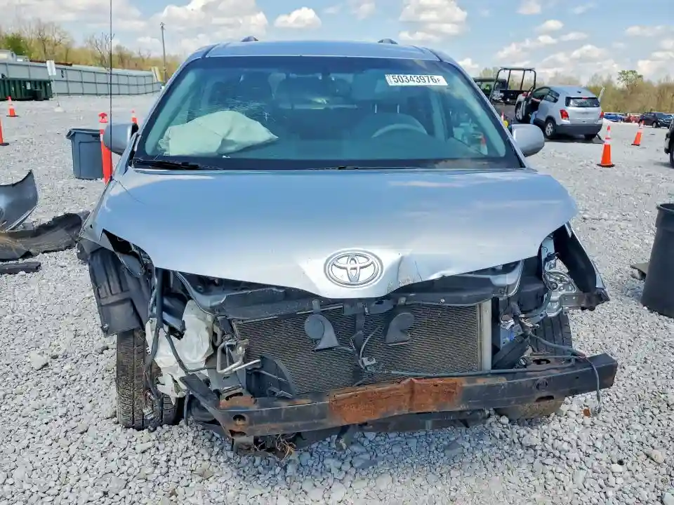 5TDKK3DCXBS168818 2011 TOYOTA SIENNA-4