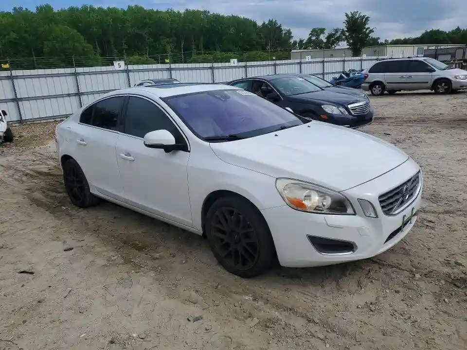 YV1612FS1D1226585 2013 VOLVO S60-3