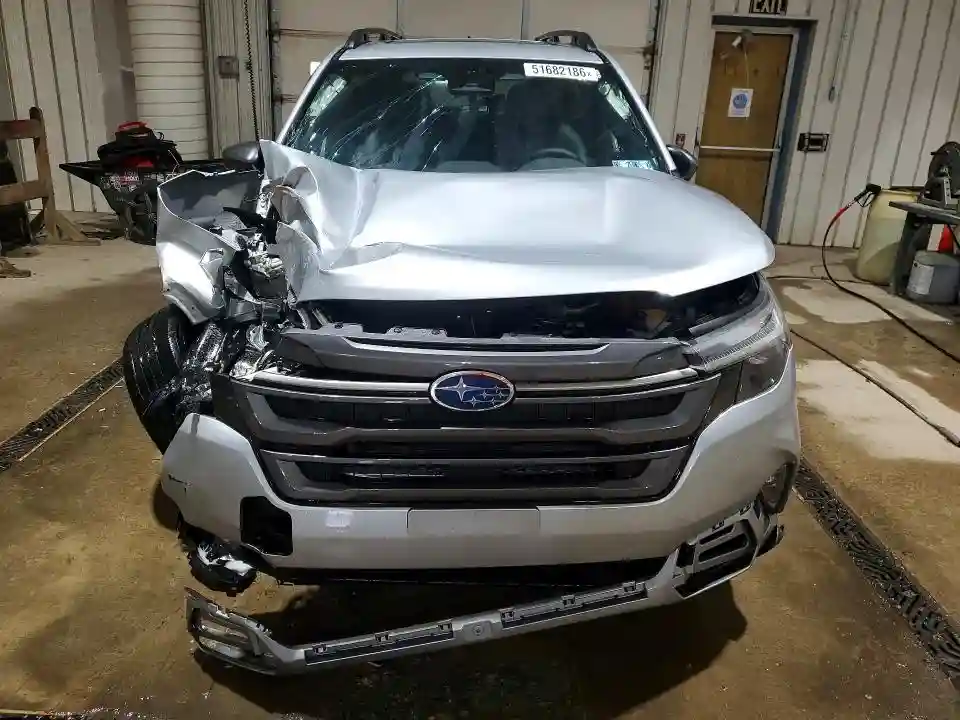JF2SLDRC2SH510828 2025 SUBARU FORESTER-4