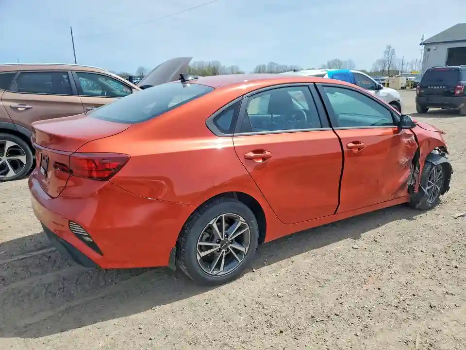 3KPF24AD6NE433897 2022 KIA FORTE LXS-2