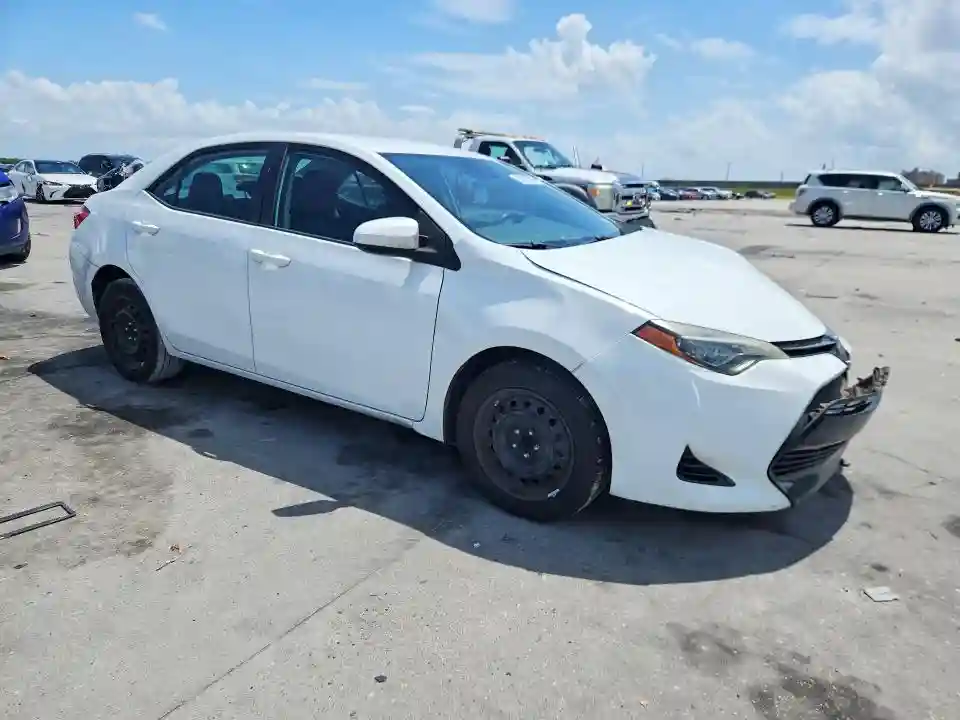 5YFBURHE6JP816476 2018 TOYOTA COROLLA-3
