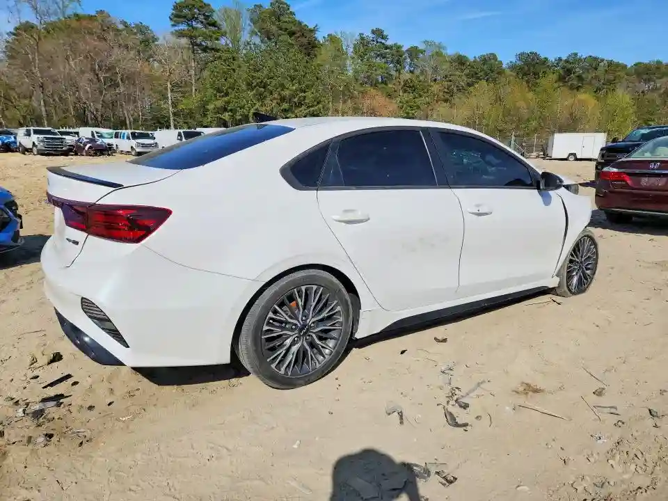 3KPF54AD1NE485252 2022 KIA FORTE-2